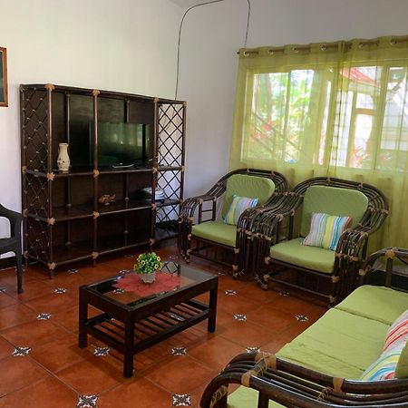 Casa Veronica A 2 Kilometros Del Irtra Retalhuleu Εξωτερικό φωτογραφία