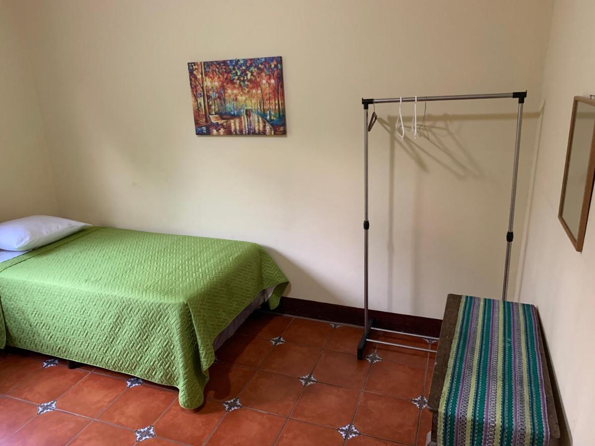 Casa Veronica A 2 Kilometros Del Irtra Retalhuleu Εξωτερικό φωτογραφία