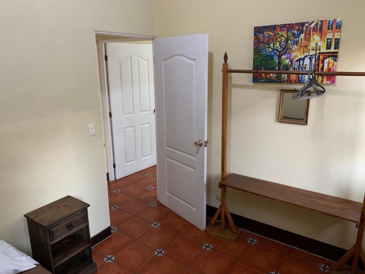 Casa Veronica A 2 Kilometros Del Irtra Retalhuleu Εξωτερικό φωτογραφία
